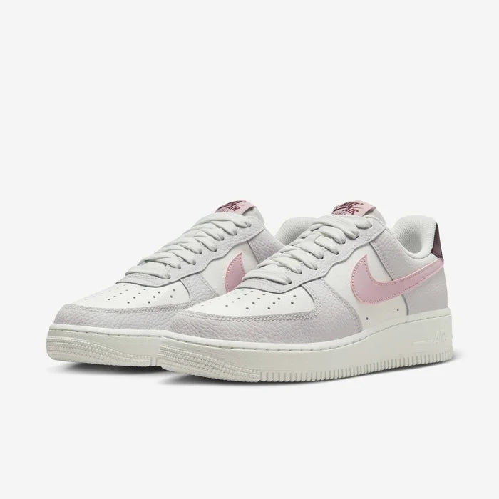 Womens Air Force 1 07 SE Shoe