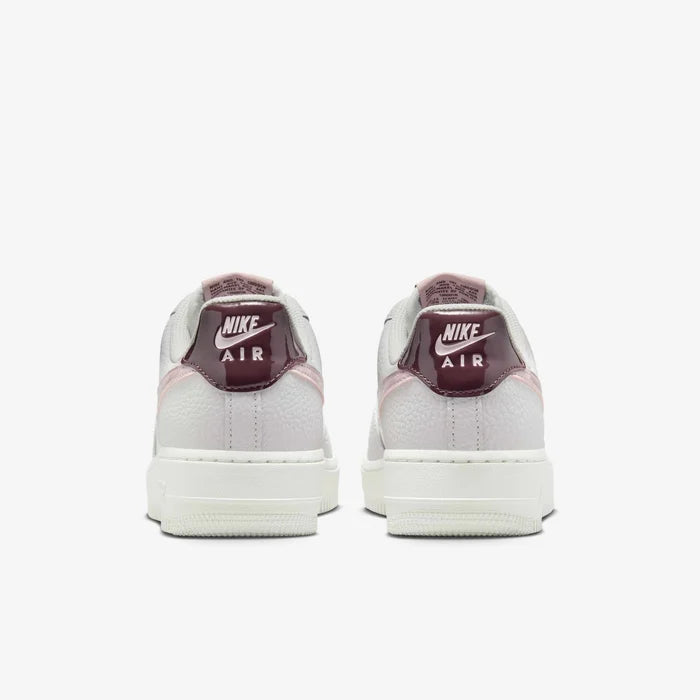 Womens Air Force 1 07 SE Shoe