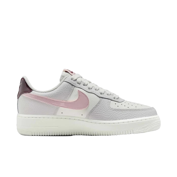 Womens Air Force 1 07 SE Shoe