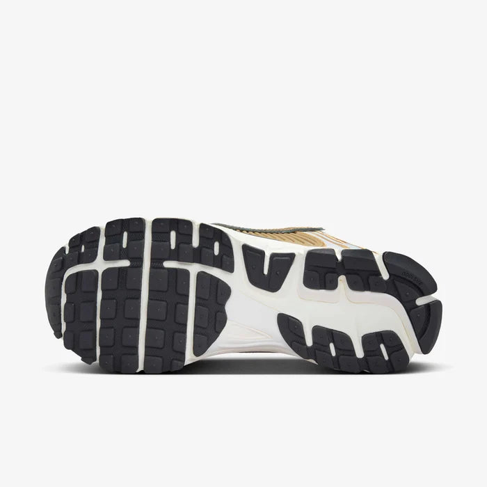 Womens Vomero 5 Gold Shoe