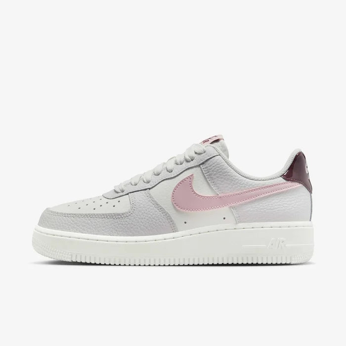 Womens Air Force 1 07 SE Shoe