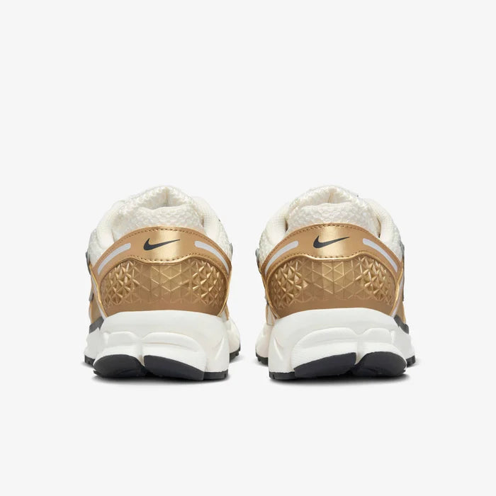 Womens Vomero 5 Gold Shoe